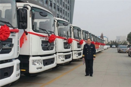 某軍區(qū)部門采購13臺(tái)東風(fēng)D9壓縮垃圾車